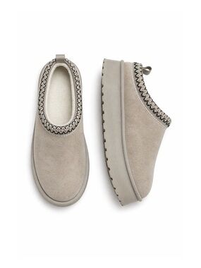 Nanette Lepore Beige Platform Clogs Size 9 Suede Slip-On Mule Shoes